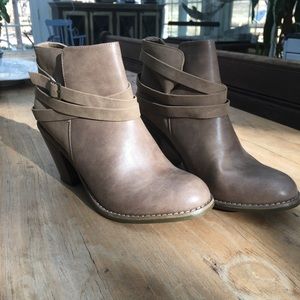 NWOT Altard State Booties